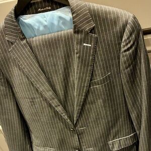 Men's Gray/Blue Pinstripe Suit.  Giovanni Bresciani 38s Slim.  32x30